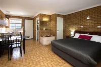 Cervantes Pinnacles Motel Hotels in 