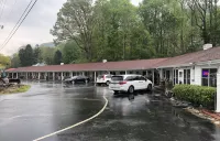 Laurel Park Inn - Parking