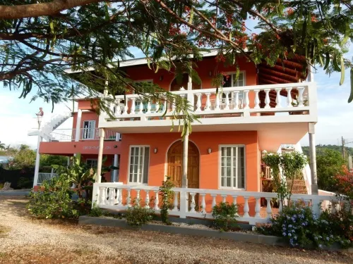 Coral Turtle Hotels in Duncans