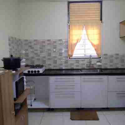 3 Bed House - Sleeps 4 - Parking - Enclosed Garden Rooms