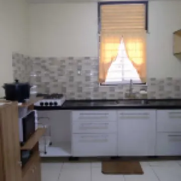 3 Bed House - Sleeps 4 - Parking - Wifi Hotels in 