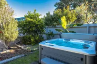 Driftwood Beach House with Spa Pool -  Holiday Villas