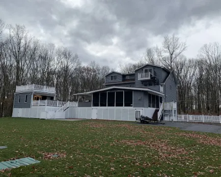 Four Seasons for Fun Hotels in Paupack Township