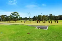 Golf course access, 10 mins to famous Hymans beach