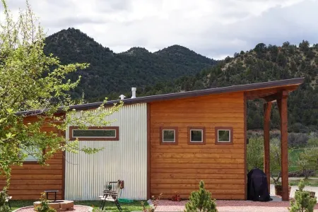 Modern Tiny House in Apple Orchard w/Mountain View! Between Zion and Bryce