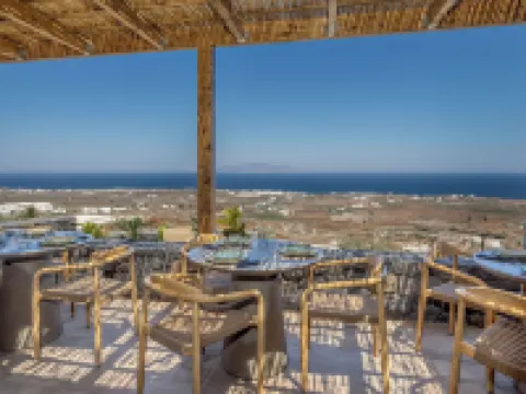 Klostra Hotels in Finikia