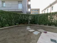 Welcomely - Violet House & Garden