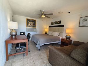 Lake Hudson Inn