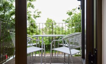 The South Wimbledon Place - Adorable 2Bdr Flat with Balcony