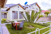 Emerald Villa Cafe & Restaurant  호텔