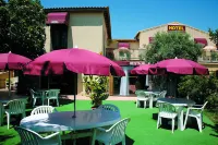 Longo Mai Hotels in Port-Saint-Louis-du-Rhone