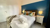 Cozy 1BR City Centre Near Meir Shopping by Oneluxstay Hotel di Brasschaat