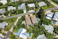 Kickback Cabana Managed by Beach Retreats Hotels near Dollar Tree