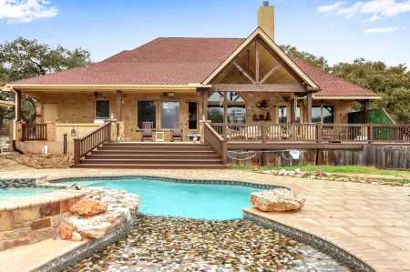 Piece of Haven A Hill Country Retreat for 7!
