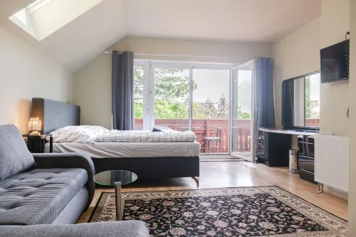 Spacious Home & Garden Free Parking Hotels in Klosterneuburg