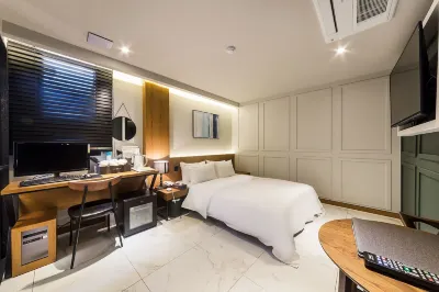 Plum Hotel Hotels near Saeng-Geumjib