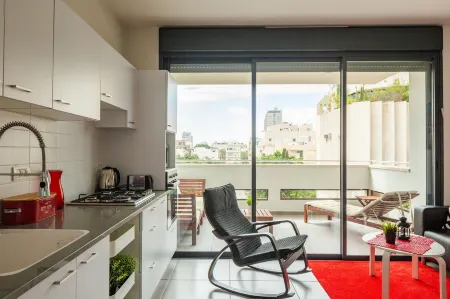 Sunny Luxury Apartments Отели рядом с достопримечательностью «Площадь Ицхака Рабина»