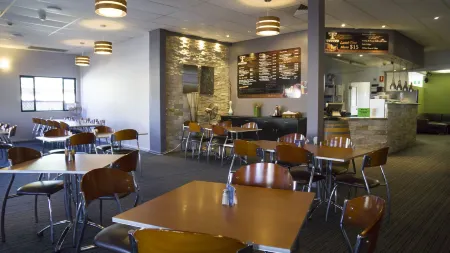 Tenterfield Tavern and Motor Inn Отели в г. Тентерфилд