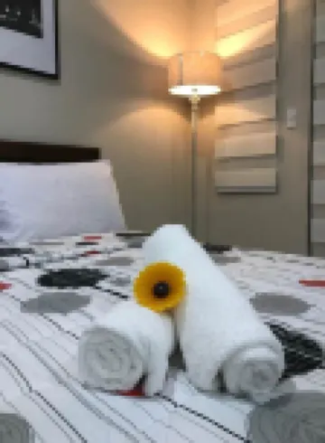 One Palm Tree Apartments