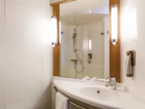 ไอบิส เจนีวา เปอตีลองซี โรงแรมในเจนีวา