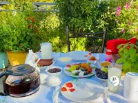 Denis Guest House - Breakfast