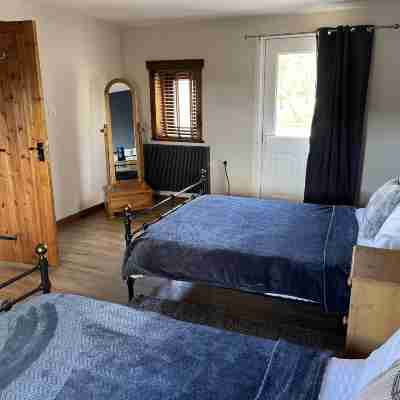 2-Bed 18th Century Barn - Sleeps 6 - Pet Friendly Rooms