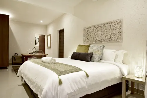 Five O'Clock Zen Boutique Guest House - Pools