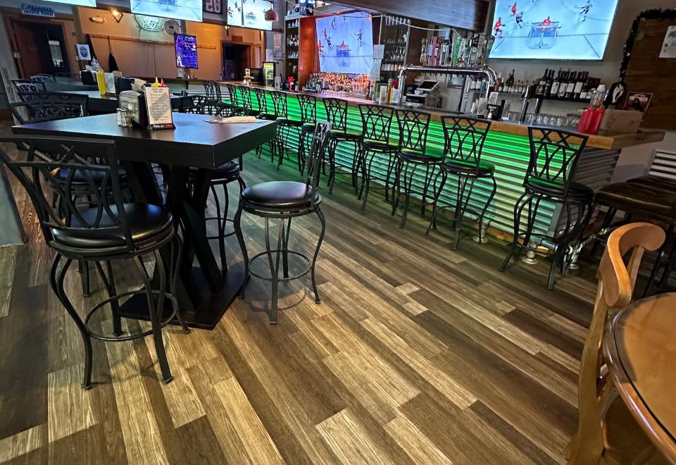 트로피 로지 식사 공간 이미지