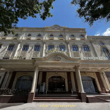 新高君悅酒店（會展中心華人酒店） 鄰近Uzexpocentre的酒店