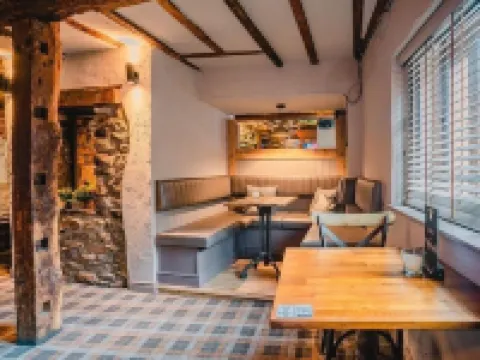 1 Bed Loft - Sleeps 2 - Parking - Wifi Hotels in Caerleon