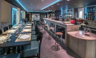 Logis Hôtel Restaurant les 2 Rives - A75, en Bordure de rivière
