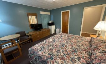 The Colonial Inn & Creamery