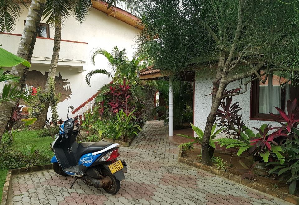 Hotel Tropical Beach House Hikkaduwa, Exterior, Garden
