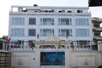 Lotus Club Boutique Hotel فنادق في Tarakeshwar