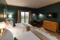Roscoe Mountain Club Hotels in Colchester