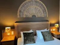 Cit'Hôtel le Louvre Orange 쎄히녕-듀-꽁따 호텔