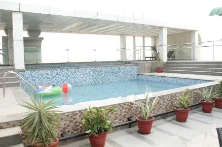 Stella Hotel Отели в г. Батхинда