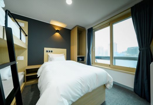 더 스테이 휴 명동 외관