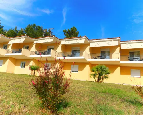 Red Coral Apartments Hotéis em Ormilia