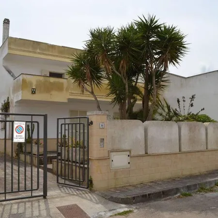 Charming Holiday Home Near the Beach with A Terrace, Pets