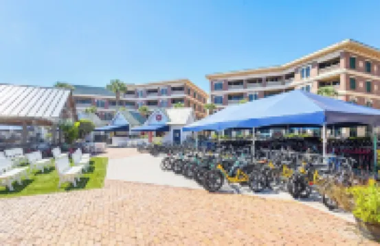 BEAUTIFUL Carriage House in Seacrest, Sleeps 4! FREE TRAM SERVICE & HUGE POOL