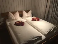 Small and cozy holiday home. Quiet Location Hotels in Bunde