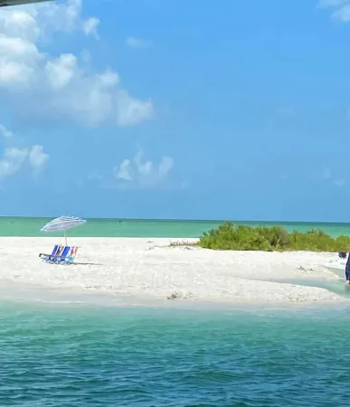 Beautiful Downtown Naples Close to All Naples Has to Offer