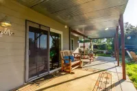 Perfect Mountain Getaway with mountain views and private patio