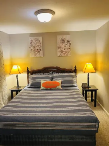 Emerald City Cozy Studio Suite - Stay near university fun – 5 min drive