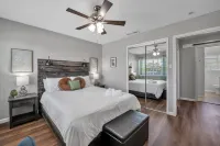 Central Frisco Townhouse | Walk to Cafes & Bars Hotels near Vivian Stark McCallum Park