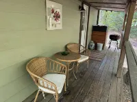Coyote Creek Loft Cabin with Wood Burning Stove, Firepit, Private Outdoor Area