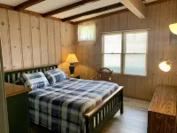 Cozy 2 Bed 2 Bath Lake Front Cottage Hotels in Cleora