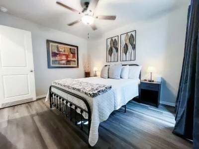 Family Cottage  Cozy Family Gem near SeaWorld Lackland Hotels in West San Antonio