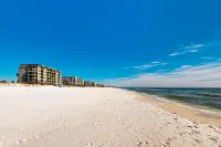 Fifth floor beachfront condo with pool access, washer/dryer, and ocean view Hotels in Okaloosa Island